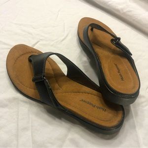 Hush Puppies Black leather sandals, size 8